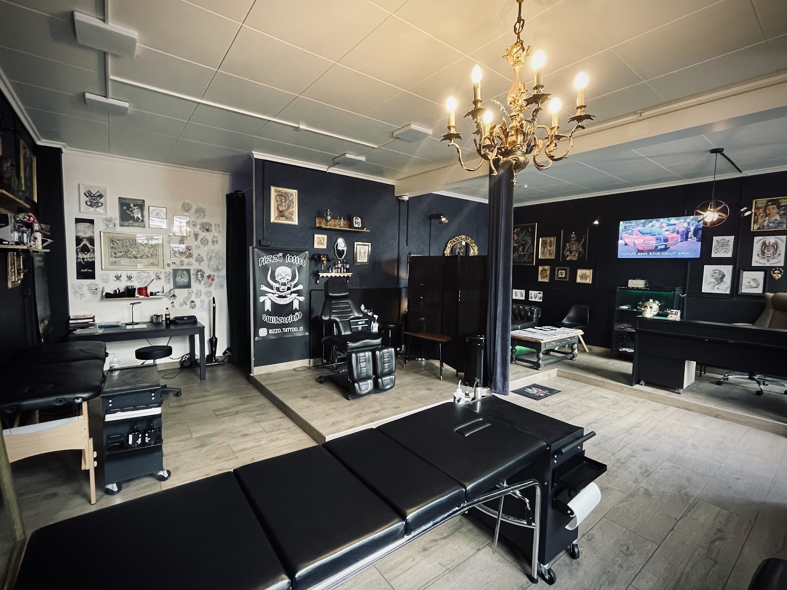 Tatouage traditional old school par Nemesis Tattoo