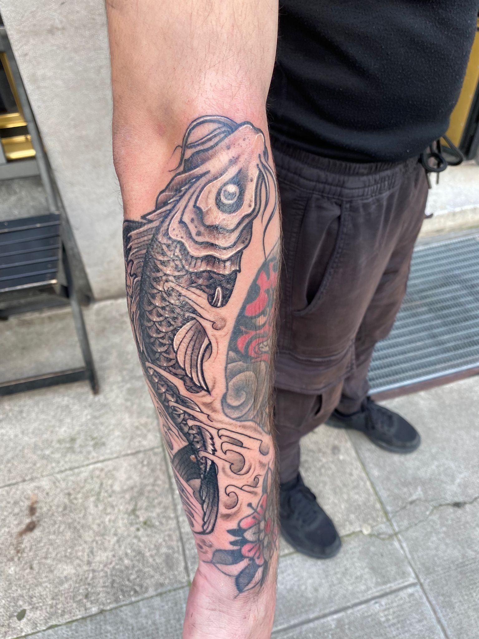Tatouage traditional aux couleurs vives